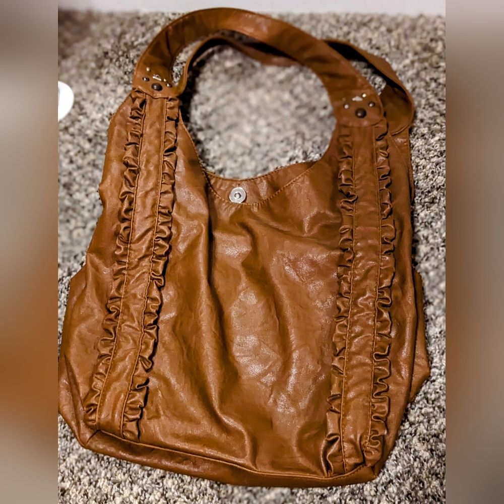 Ruffled vegan leather hobo bag - Picture 3 of 3